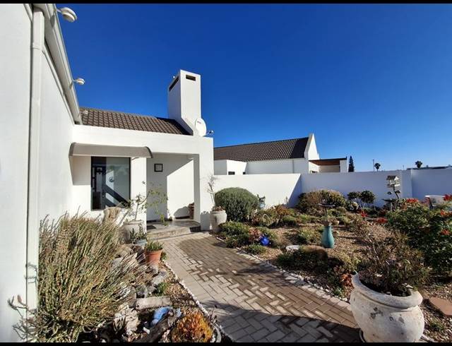 3 BEDROOM HOUSE FOR SALE IN GOLDEN MILE